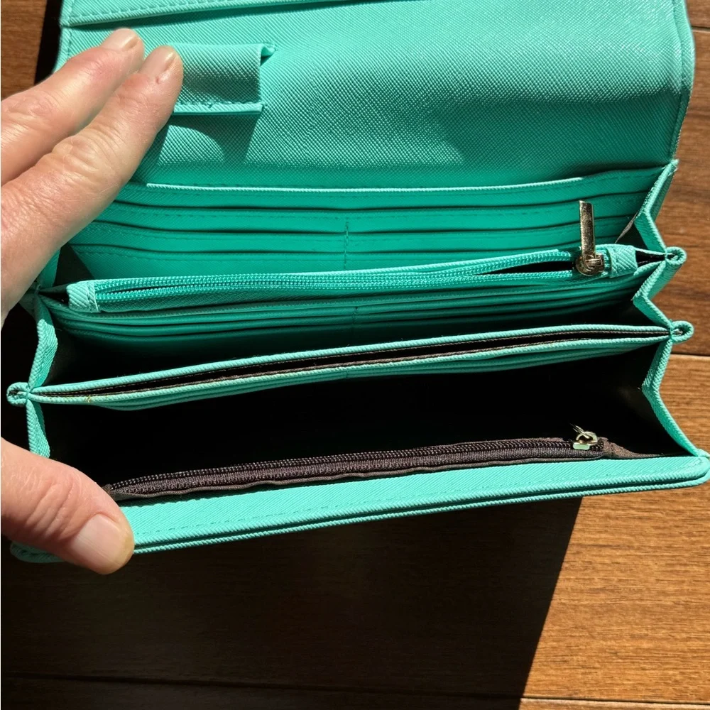 NWOT SIMPLY SOUTHERN Aqua Wallet
